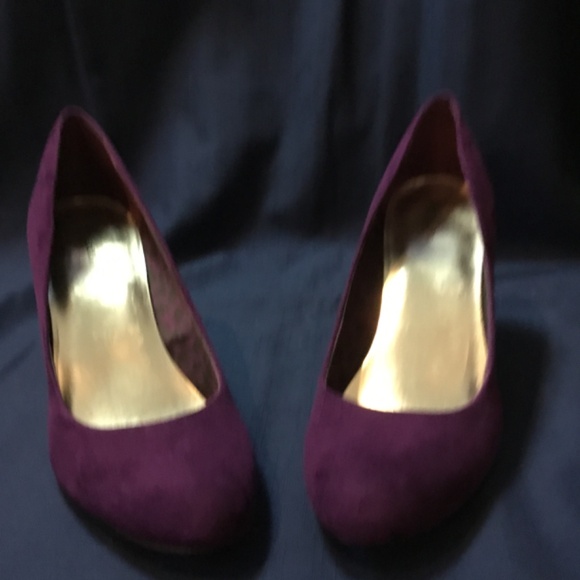Ladies size 7.5M PURPLE suede dress shoes - Picture 2 of 5
